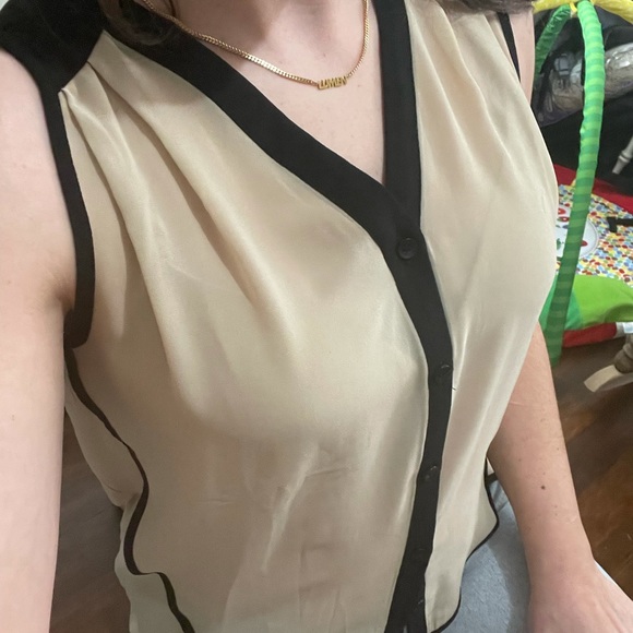 🧡Small sleeveless top with open back🧡 - Picture 3 of 4